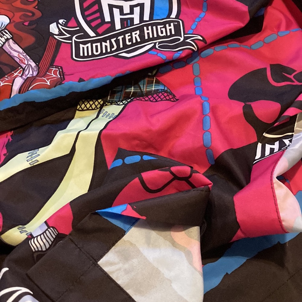 Monster High 3 pc curtain set . Tried to measure in pictures - Picture 4 of 13
